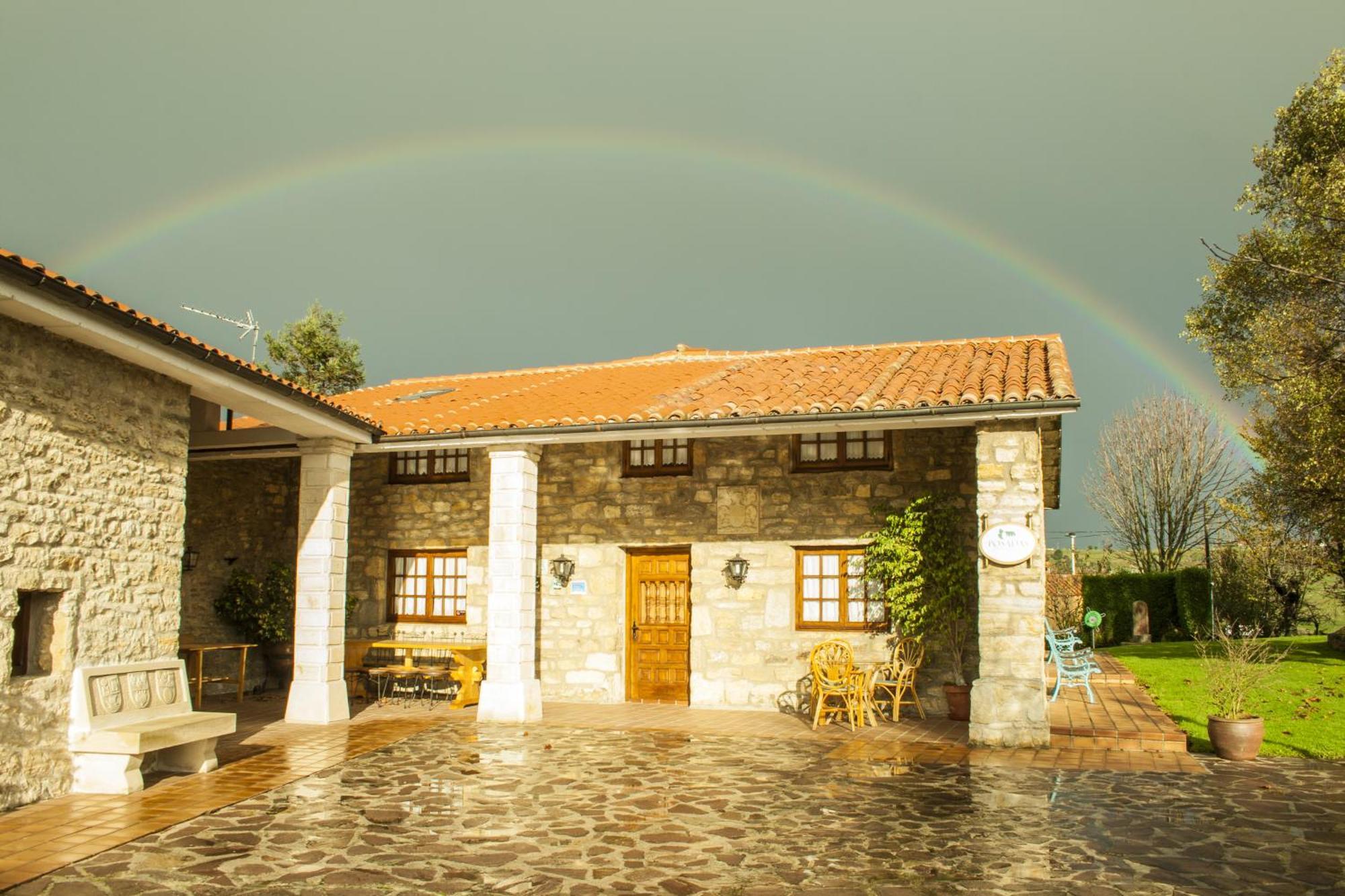 Posada Paz Hinojedo Zewnętrze zdjęcie